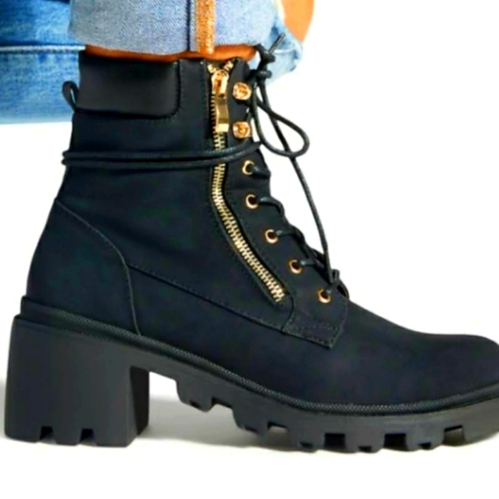 Woman Black Lug Boots